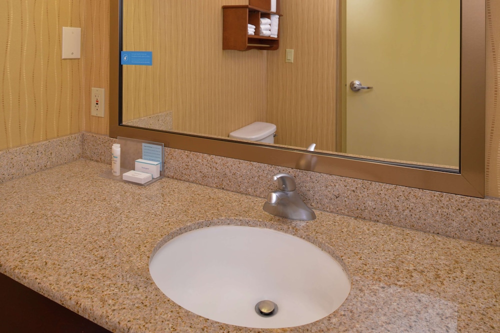 Hampton Inn Frederick - photo 25