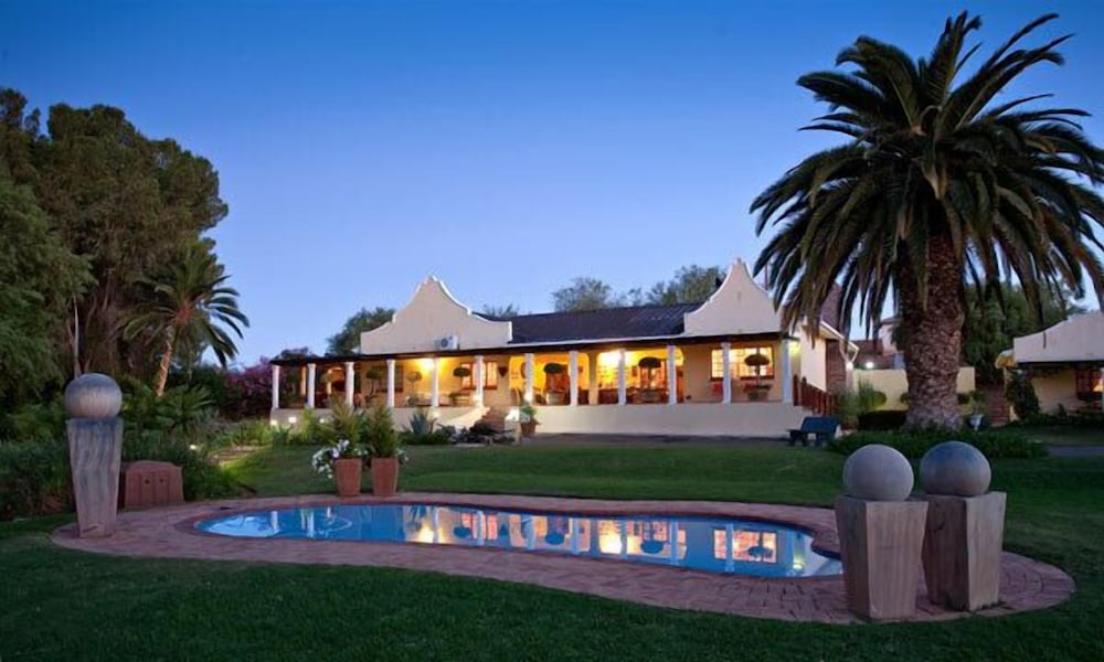 Thylitshia Villa — 4-Star Luxury Hotel in Oudtshoorn, South Africa