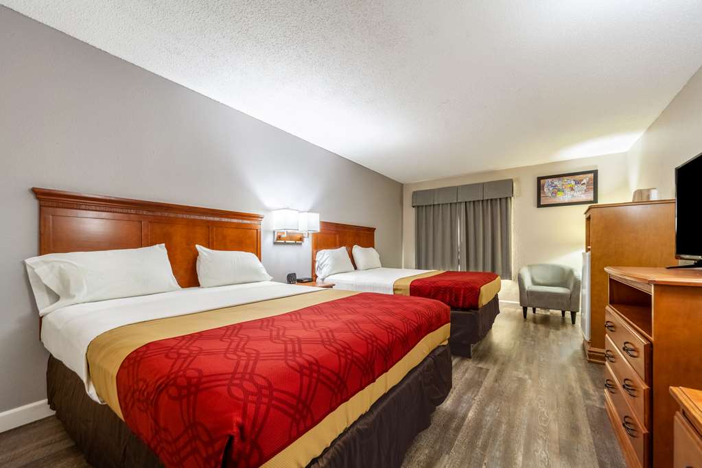 Econo Lodge Lincoln - photo 14