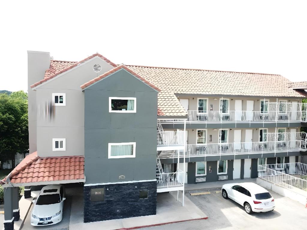 Village Motor Inn - photo 8