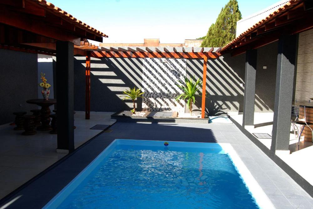 Residencia Canterville in Olimpia, Brasil