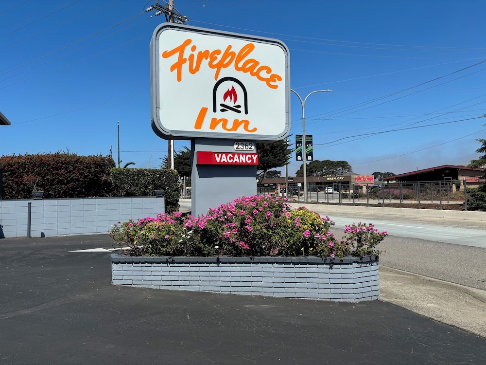 Monterey Fireplace Inn - photo 28