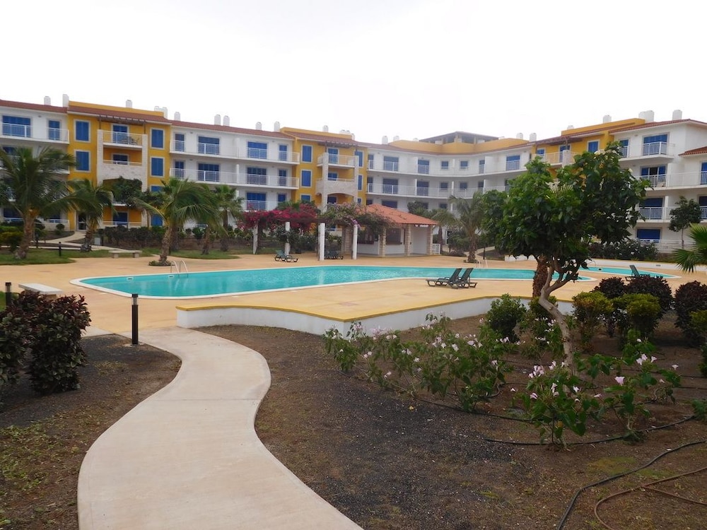 Vila Verde Resort Townhouse with Sea Views — 4-Star Luxury Hotel in Santa Maria, Cape Verde