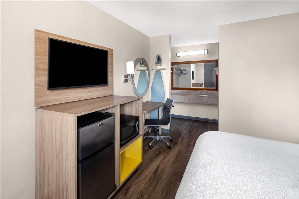 Days Inn by Wyndham College Park Airport Best Road - photo 16