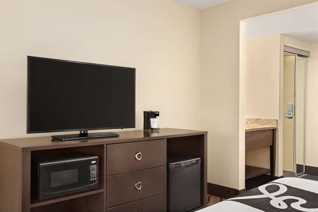 La Quinta Inn & Suites by Wyndham Richmond Midlothian - photo 15