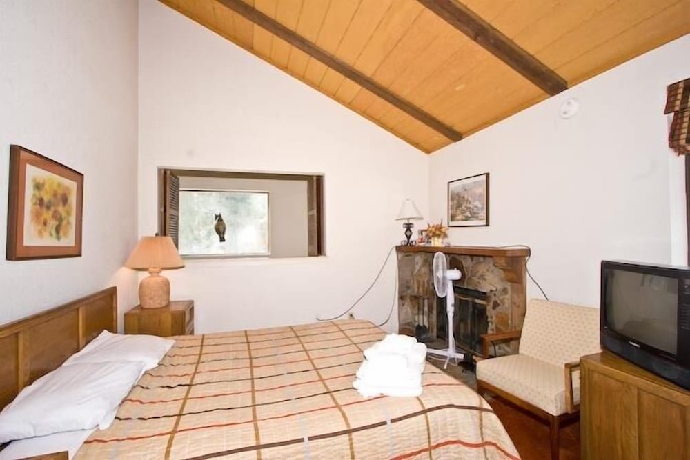 3397 Pinehill Road - photo 2