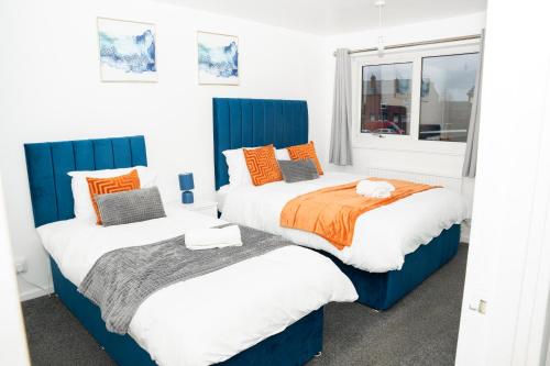 Stylish 3 bed house with free parking — 4-Star Luxury Hotel in Leeds, United Kingdom