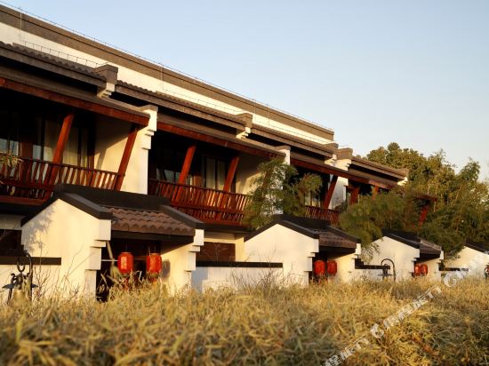 Shanghai Huayi Farm Resort — 4-Star Luxury Hotel in Shanghai, People's Republic of China