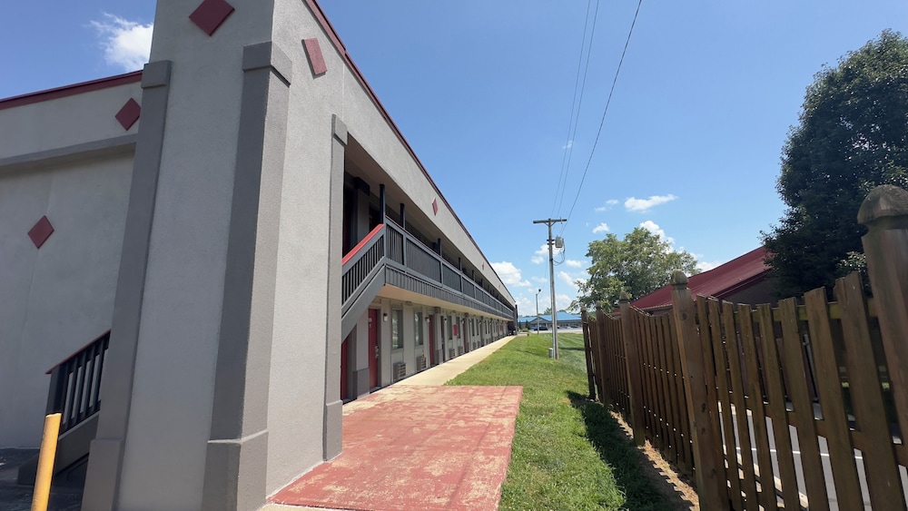Red Roof Inn Anderson IN - photo 10