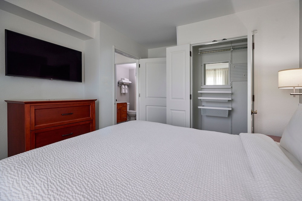 TownePlace Suites by Marriott Medford - photo 11
