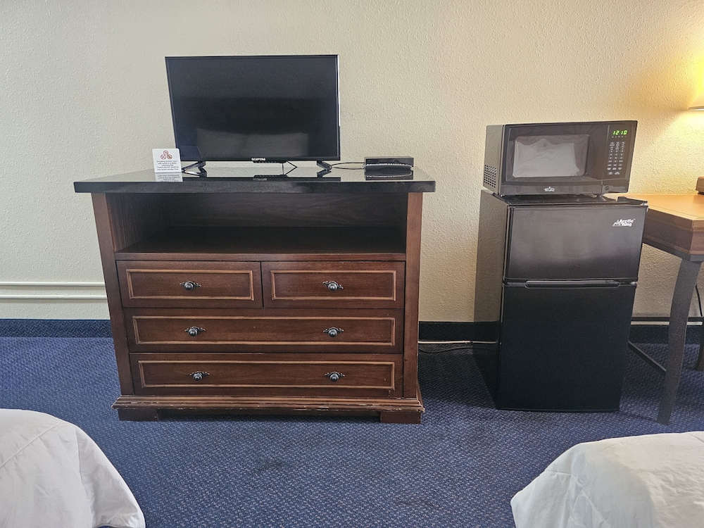 Broadway Inn Conference Center - photo 23