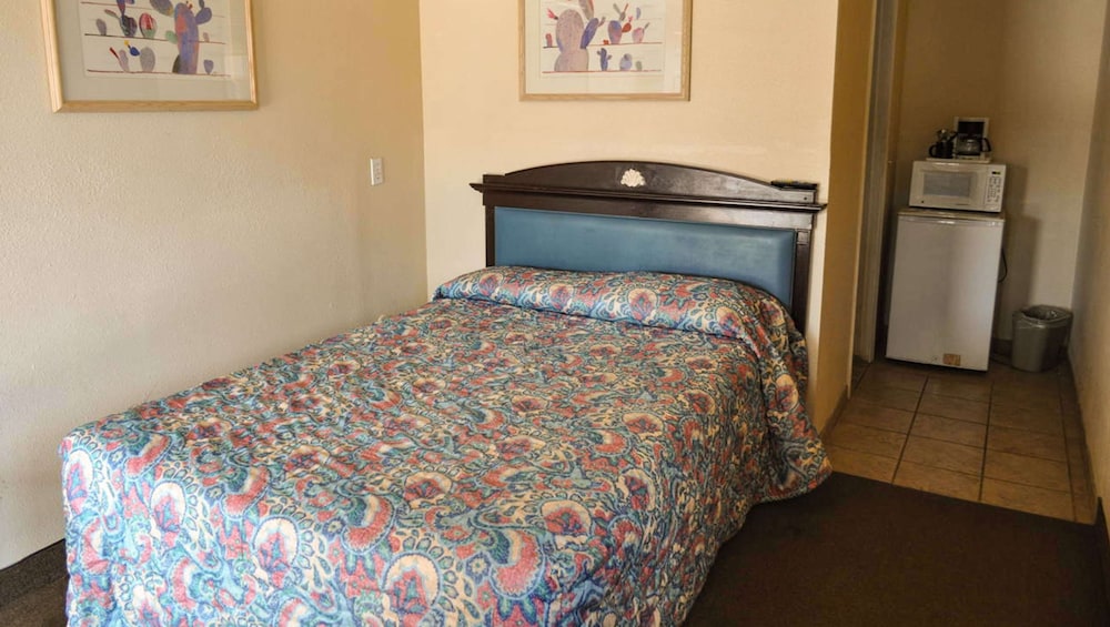 California Suites Motel - photo 8
