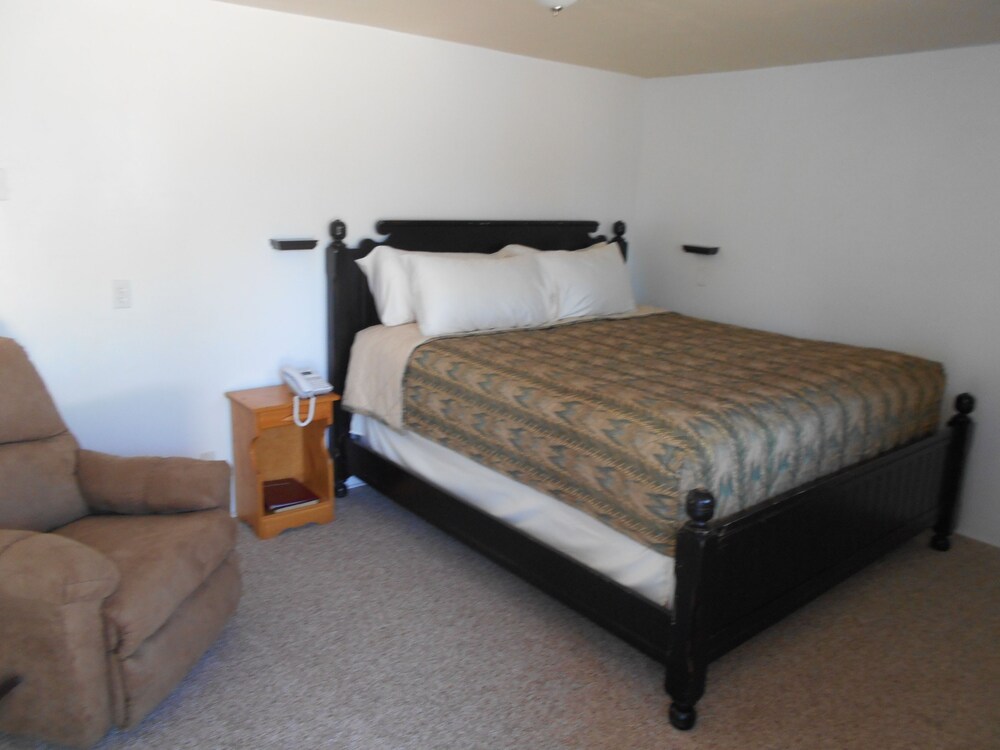 Super Saver Inn - photo 25
