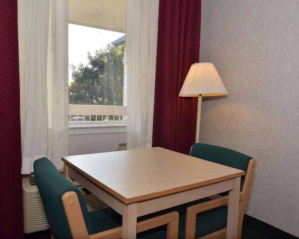 Econo Lodge San Antonio South - photo 14