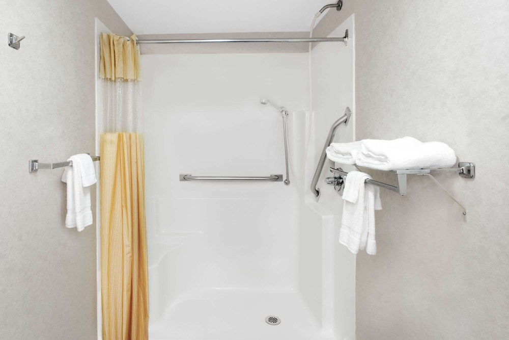 Days Inn by Wyndham Morristown - photo 15