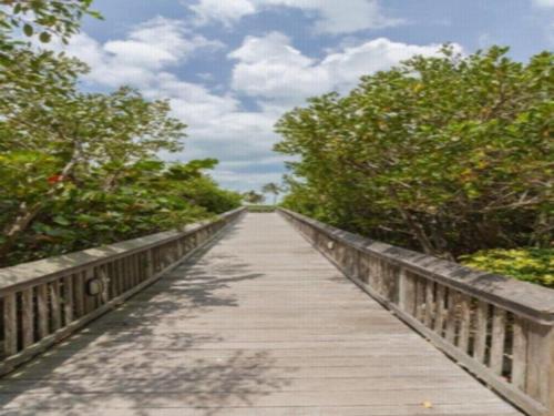 Deluxe Beachfront Condo Located in Prestigious Resort with Pool and Hot Tub by RedAwning - photo 3