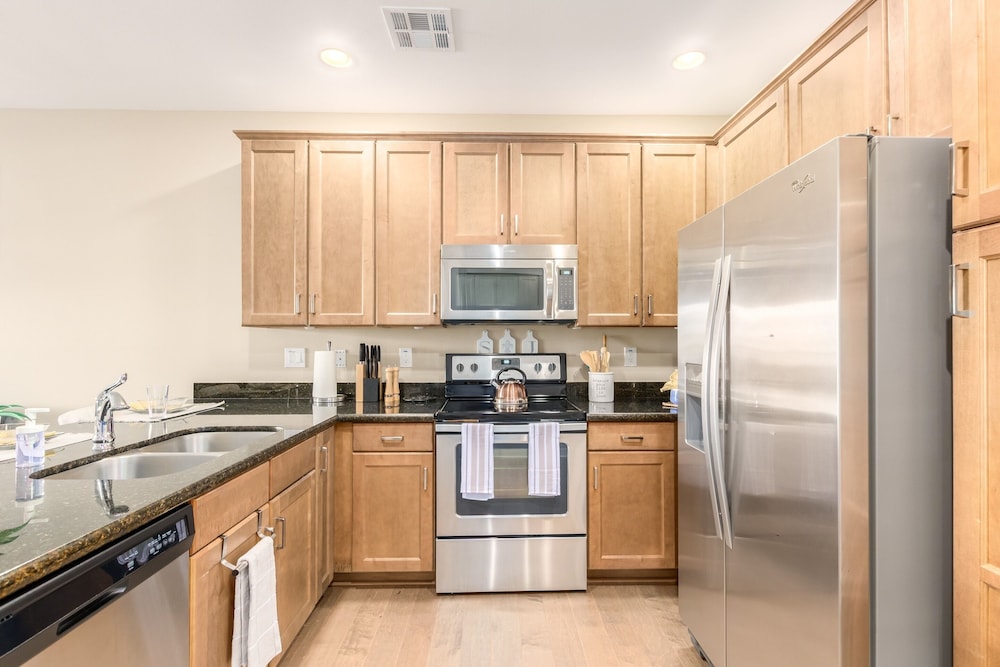 Luxury Condo in Ocotillo Dining Resort Pool Spa Gym and More Walk to Everything by RedAwning Chandler - photo 8