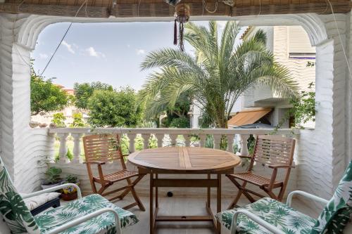 Casa en la playa con piscinas A — 4-Star Luxury Hotel in Santa Pola, Spain