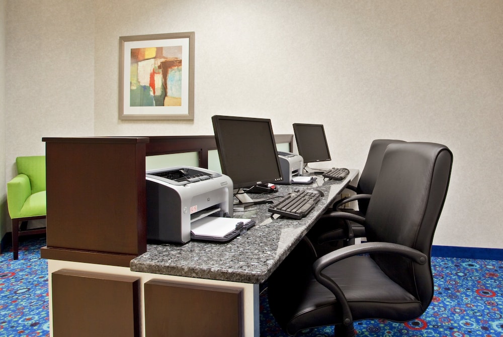 Holiday Inn Express & Suites Akron Regional Airport Area - photo 53