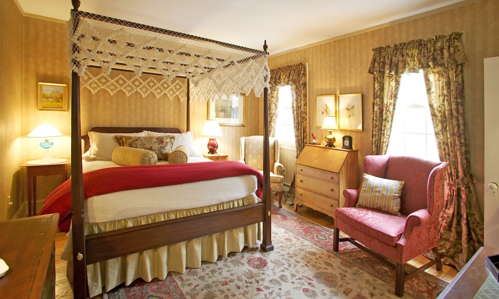 The Stockbridge Country Inn Closest B&B to Norman Rockwell Museum and Chesterwood — 4-Star Luxury Hotel in Stockbridge, United States