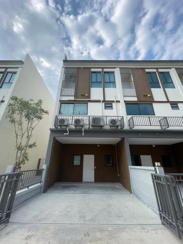 New Townhouse @Central Rayong — 4-Star Luxury Hotel in Rayong, Thailand