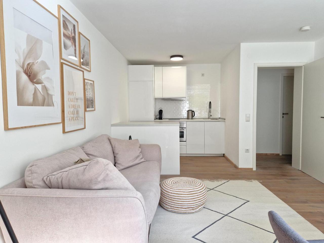 Magnolia: Moderne voll möblierte Wohnung — 4-Star Luxury Hotel in Bietigheim-Bissingen, Germany