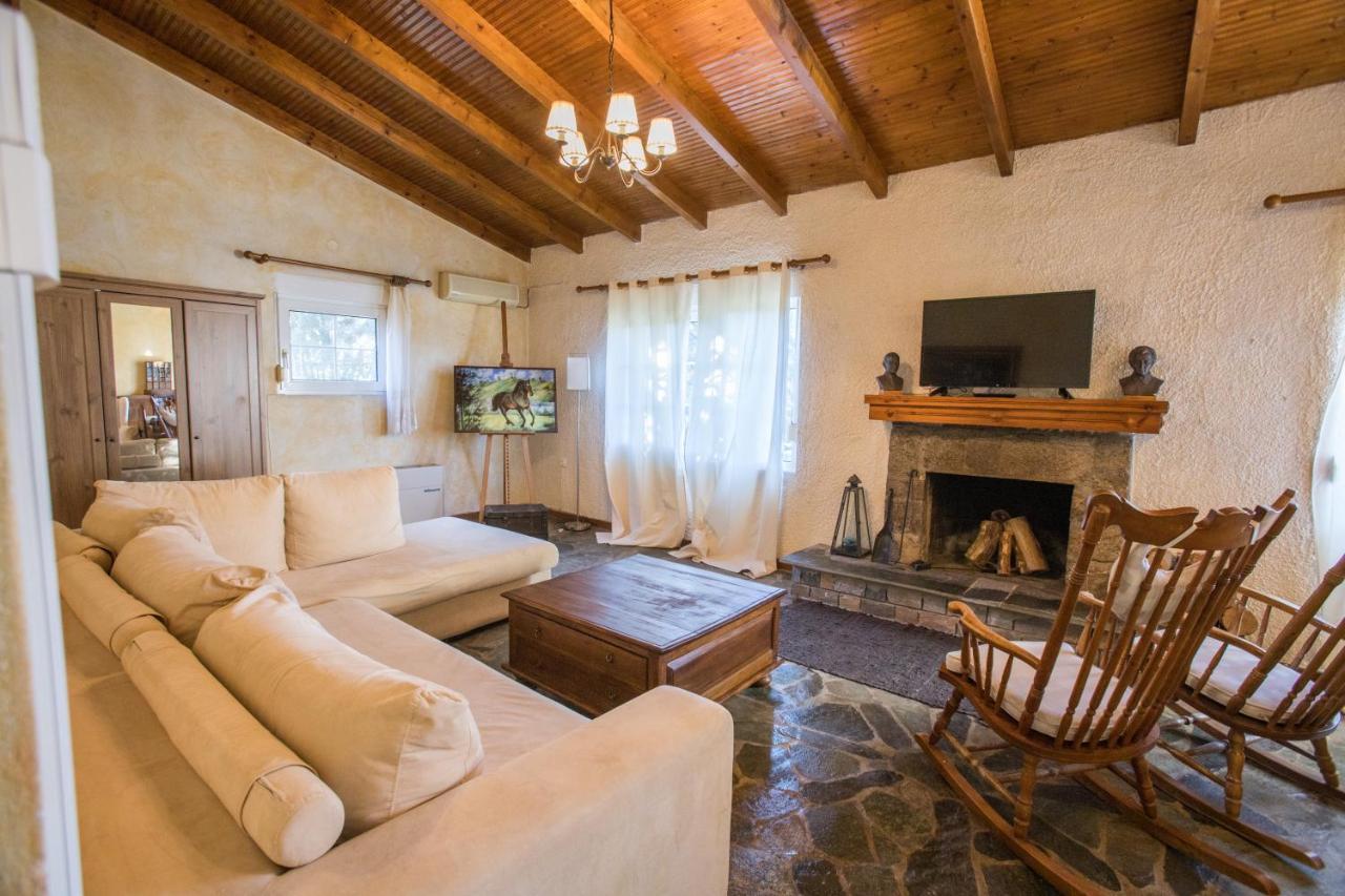 Raise Polydrosos Mountain stay in Delphi, Greece