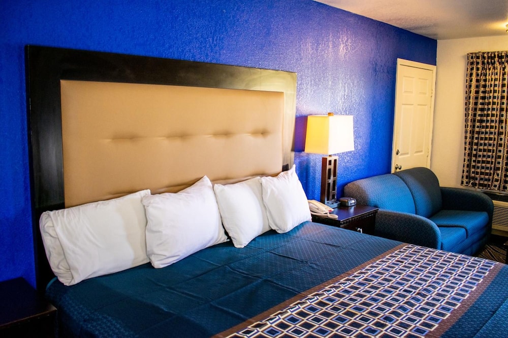 Blue Jay Inn and Suites - photo 23