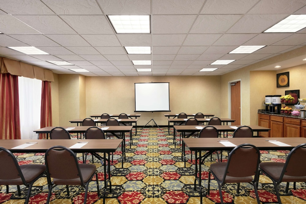 Hampton Inn & Suites Lawton - photo 23