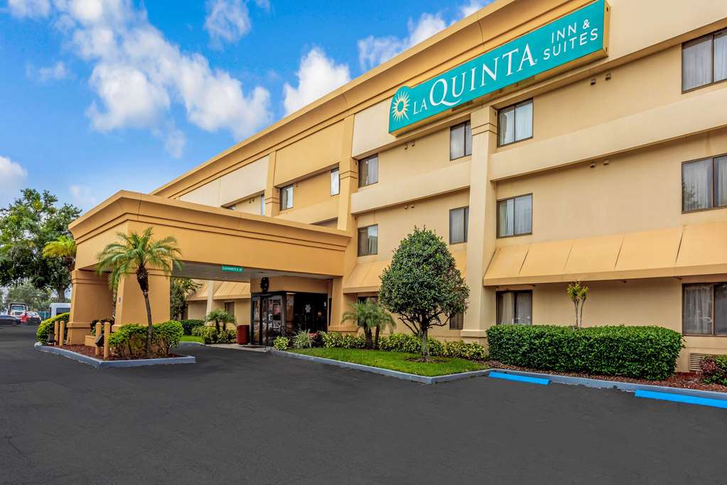 La Quinta Inn & Suites by Wyndham Orlando South - photo 3