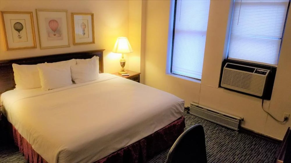 Night Hotel Broadway - photo 6