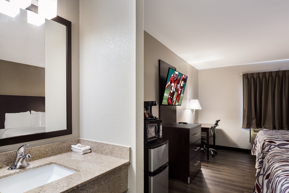 Red Roof Inn Allentown South - photo 17
