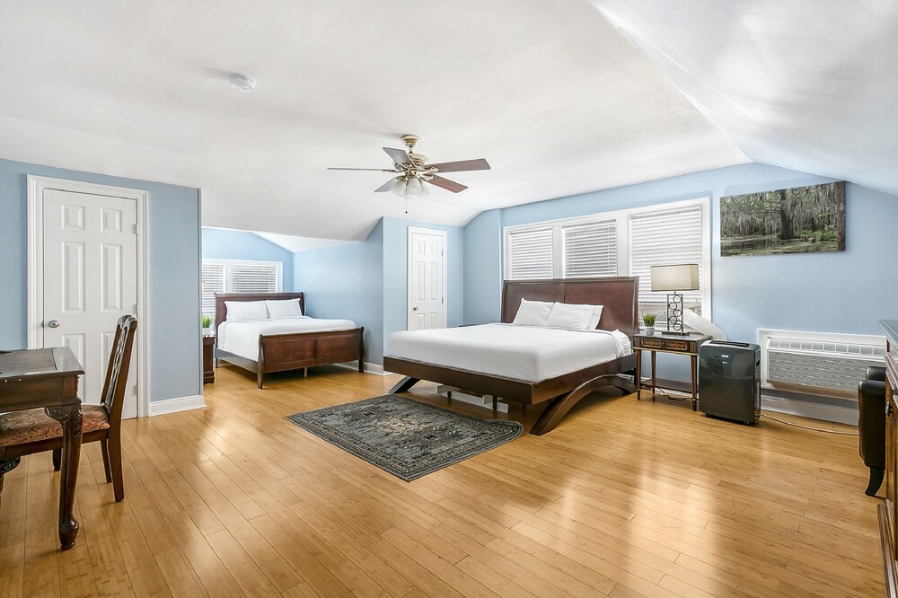 Canal Express Rooms - photo 16