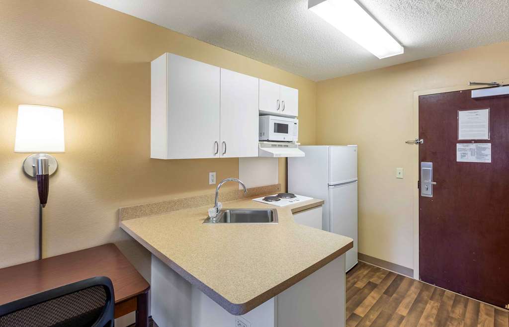 Extended Stay America Select Suites Milwaukee Waukesha - photo 21