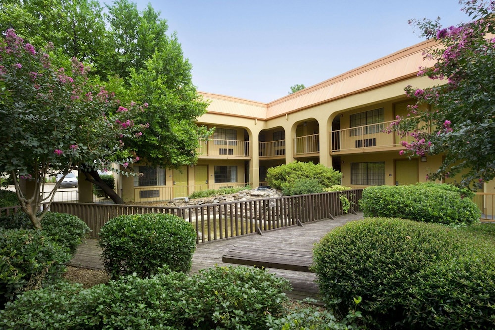 Days Inn by Wyndham Southaven MS - photo 14