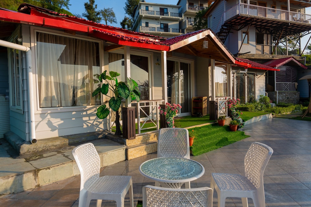 Ayu Villa — 4-Star Luxury Hotel in Dhari, India