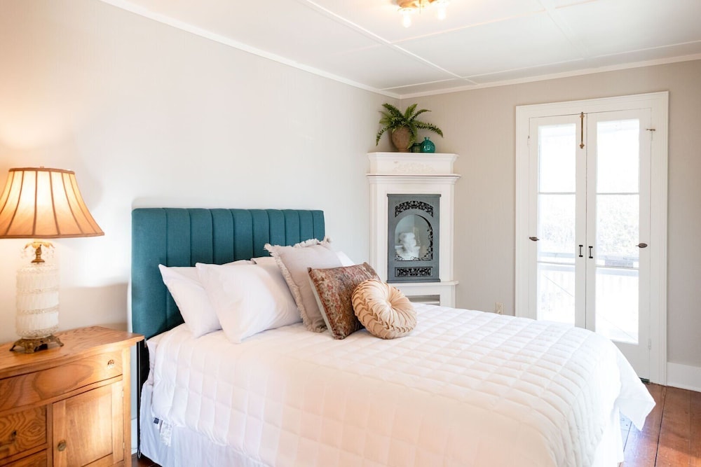 Park House Inn — 4-Star Luxury Hotel in Holland, United States