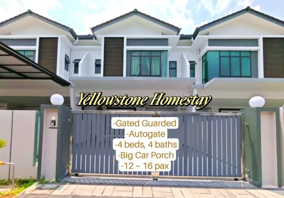 Yellowstone 13pax GatedGuarded KTV Games Kidslide — 4-Star Luxury Hotel in Kluang, Malaysia