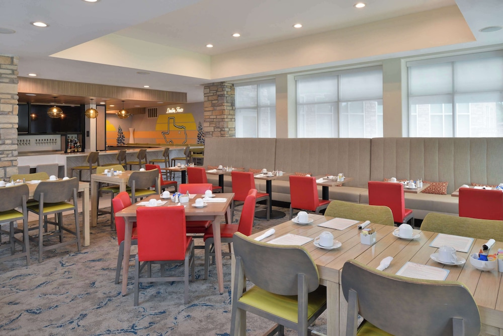 Hilton Garden Inn Denton - photo 32