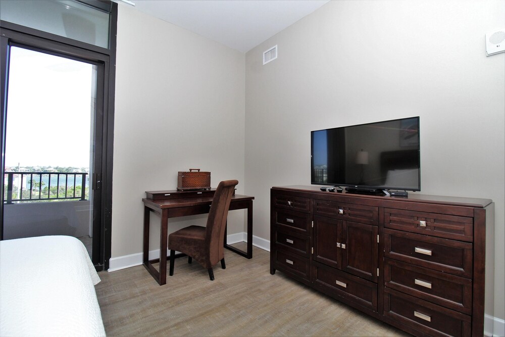 Capri 302 — Pensacola — photo 3