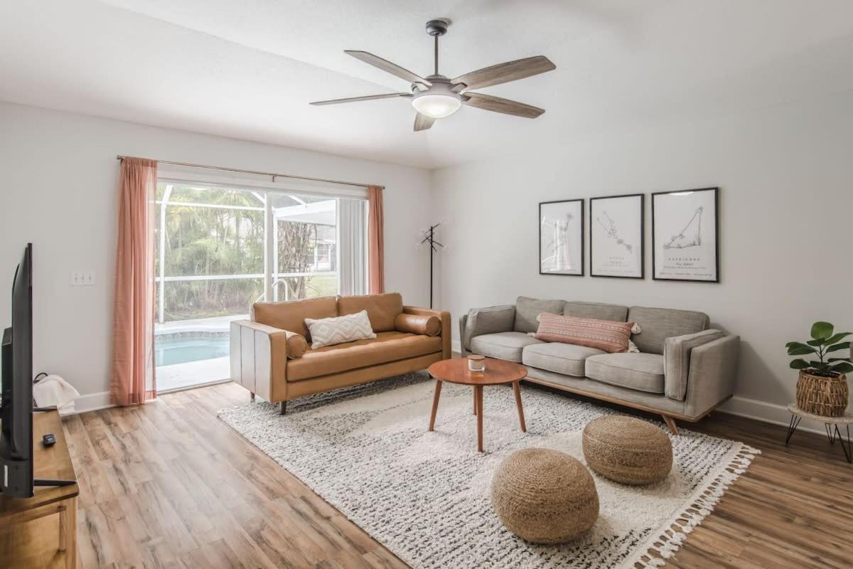 11 Mins to Beach 3BR w Private Pool Grill in Vero Beach, United States