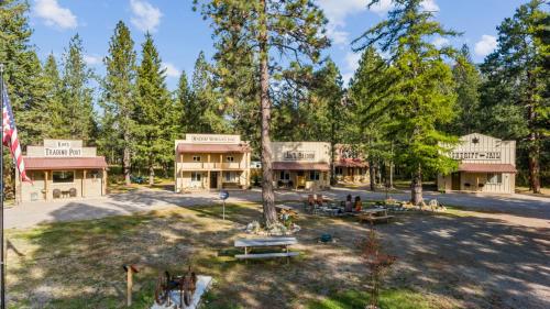 Fort Williamson Glacier Vacation Rentals — 4-Star Luxury Hotel in Columbia Falls, United States