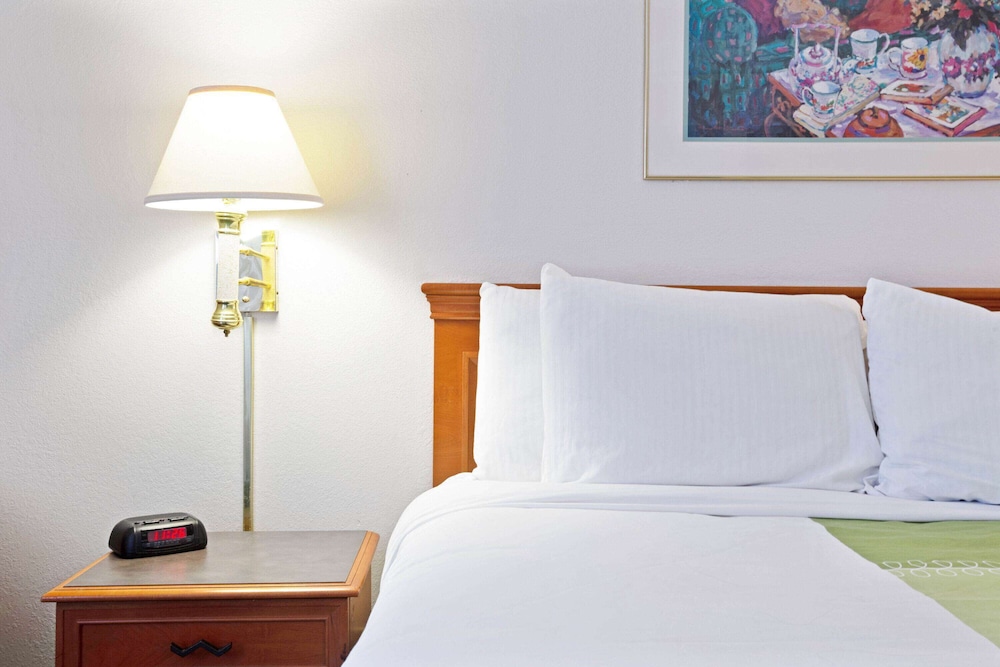 Days Inn by Wyndham Reno - photo 14