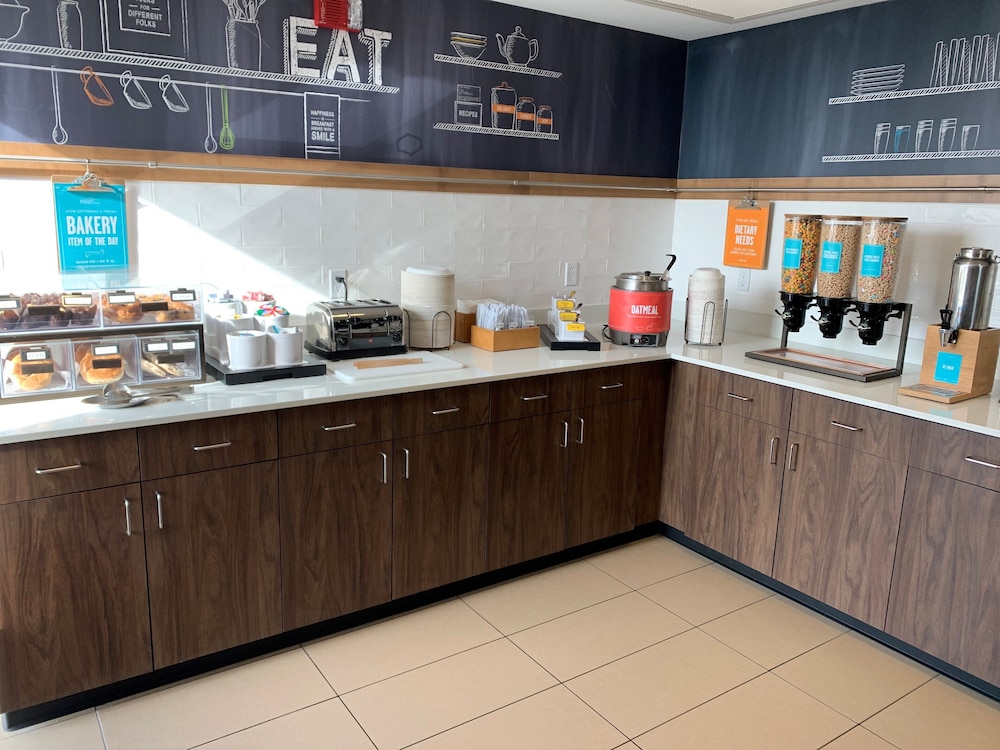 Hampton Inn Harrisburg East - photo 47