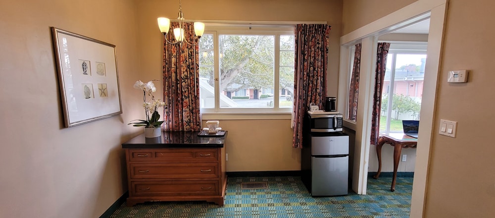 Butterfly Grove Inn - photo 29