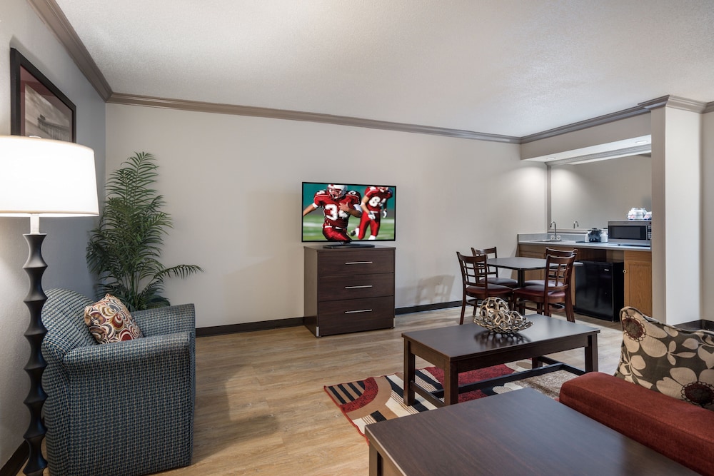 Red Roof Inn & Suites Jacksonville NC - photo 20