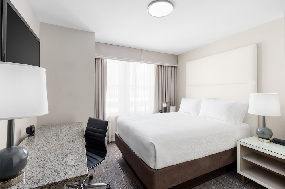 Holiday Inn Express Chicago Magnificent Mile - photo 22