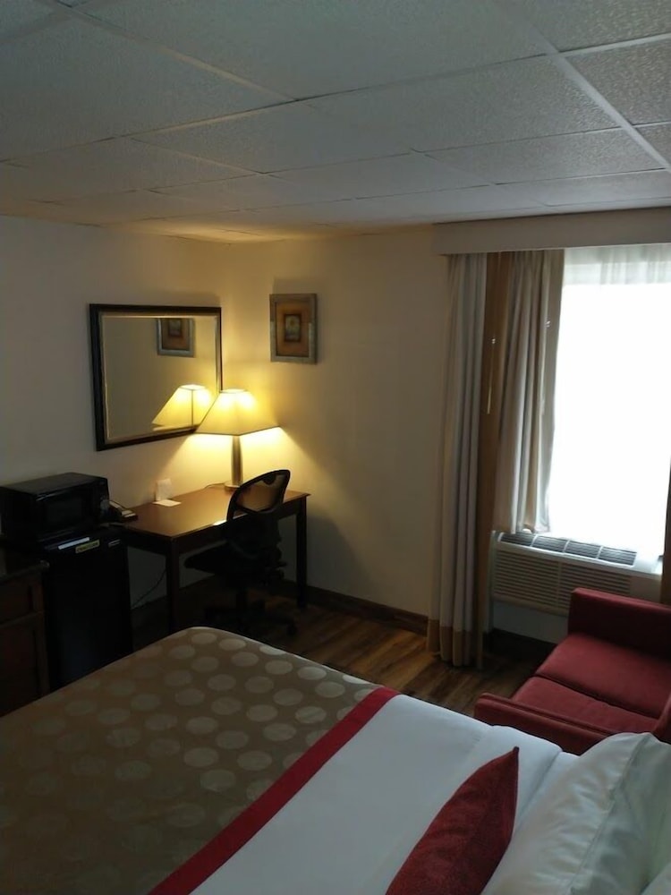 Ramada by Wyndham Albert Lea - photo 52