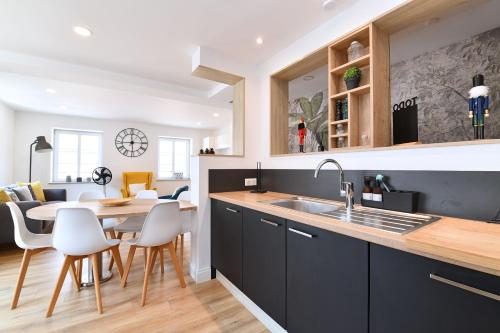 Appartement L'Oriel avec Parking — 4-Star Luxury Hotel in Ammerschwihr, France