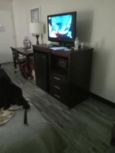 The Quality Inn - photo 2